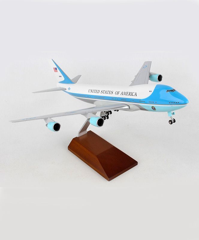 Skymarks 1/200 Air Force One VC25 w/Gear & Wood Stand - Sky Marks