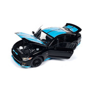 Auto World 1/18 2015 Ford Mustang Petty's Garage Diecast Model Car