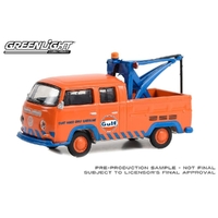 Greenlight 1/64 Gulf Oil 1970 VW Double Cab Pickup with Drop in Tow Hook Diecast